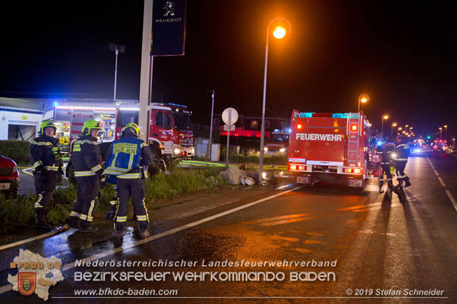 20190512 Grossbrand mit gefaehrlichen Detonationen bei einem Autohaus im Gewerbegebiet Tribuswinkel-Oeynhausen Foto: © Stefan Schneider 20190512 Grossbrand mit gefaehrlichen Detonationen bei einem Autohaus im Gewerbegebiet Tribuswinkel-Oeynhausen Foto: © Stefan Schneider