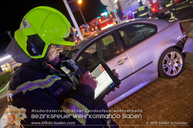 20190512 Grossbrand mit gefaehrlichen Detonationen bei einem Autohaus im Gewerbegebiet Tribuswinkel-Oeynhausen Foto: © Stefan Schneider 20190512 Grossbrand mit gefaehrlichen Detonationen bei einem Autohaus im Gewerbegebiet Tribuswinkel-Oeynhausen Foto: © Stefan Schneider