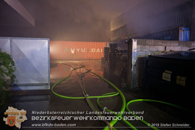 20190512 Grossbrand mit gefaehrlichen Detonationen bei einem Autohaus im Gewerbegebiet Tribuswinkel-Oeynhausen Foto: © Stefan Schneider 20190512 Grossbrand mit gefaehrlichen Detonationen bei einem Autohaus im Gewerbegebiet Tribuswinkel-Oeynhausen Foto: © Stefan Schneider