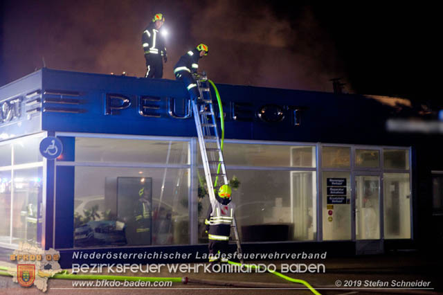 20190512 Grossbrand mit gefaehrlichen Detonationen bei einem Autohaus im Gewerbegebiet Tribuswinkel-Oeynhausen Foto: © Stefan Schneider 20190512 Grossbrand mit gefaehrlichen Detonationen bei einem Autohaus im Gewerbegebiet Tribuswinkel-Oeynhausen Foto: © Stefan Schneider