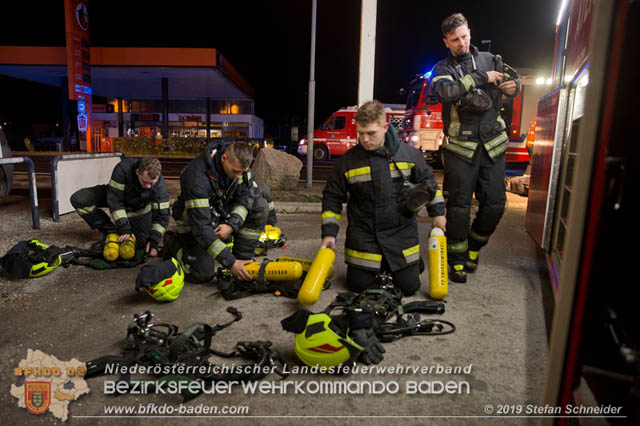 20190512 Grossbrand mit gefaehrlichen Detonationen bei einem Autohaus im Gewerbegebiet Tribuswinkel-Oeynhausen Foto: © Stefan Schneider 20190512 Grossbrand mit gefaehrlichen Detonationen bei einem Autohaus im Gewerbegebiet Tribuswinkel-Oeynhausen Foto: © Stefan Schneider
