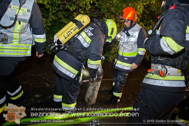 20190512 Grossbrand mit gefaehrlichen Detonationen bei einem Autohaus im Gewerbegebiet Tribuswinkel-Oeynhausen Foto: © Stefan Schneider 20190512 Grossbrand mit gefaehrlichen Detonationen bei einem Autohaus im Gewerbegebiet Tribuswinkel-Oeynhausen Foto: © Stefan Schneider