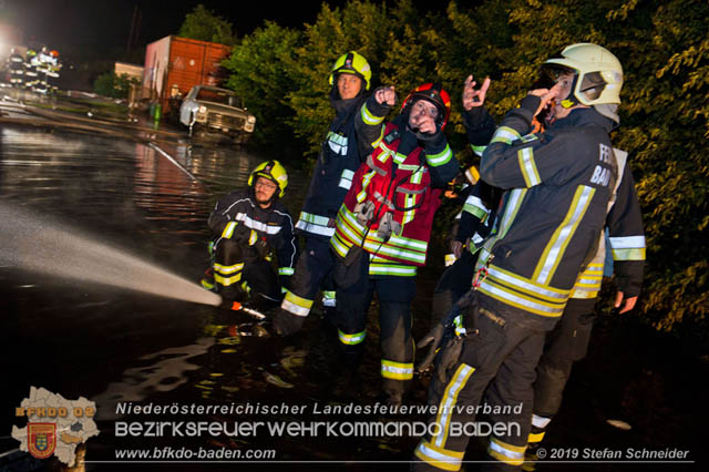20190512 Grossbrand mit gefaehrlichen Detonationen bei einem Autohaus im Gewerbegebiet Tribuswinkel-Oeynhausen Foto: © Stefan Schneider 20190512 Grossbrand mit gefaehrlichen Detonationen bei einem Autohaus im Gewerbegebiet Tribuswinkel-Oeynhausen Foto: © Stefan Schneider