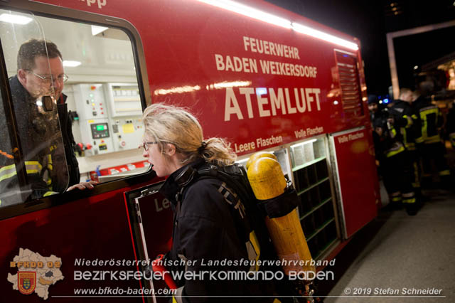 20190512 Grossbrand mit gefaehrlichen Detonationen bei einem Autohaus im Gewerbegebiet Tribuswinkel-Oeynhausen Foto: © Stefan Schneider 20190512 Grossbrand mit gefaehrlichen Detonationen bei einem Autohaus im Gewerbegebiet Tribuswinkel-Oeynhausen Foto: © Stefan Schneider