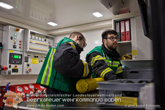 20190512 Grossbrand mit gefaehrlichen Detonationen bei einem Autohaus im Gewerbegebiet Tribuswinkel-Oeynhausen Foto: © Stefan Schneider 20190512 Grossbrand mit gefaehrlichen Detonationen bei einem Autohaus im Gewerbegebiet Tribuswinkel-Oeynhausen Foto: © Stefan Schneider