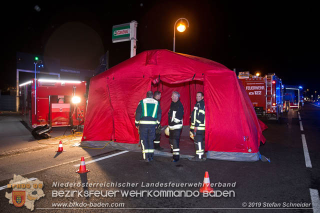 20190512 Grossbrand mit gefaehrlichen Detonationen bei einem Autohaus im Gewerbegebiet Tribuswinkel-Oeynhausen Foto: © Stefan Schneider 20190512 Grossbrand mit gefaehrlichen Detonationen bei einem Autohaus im Gewerbegebiet Tribuswinkel-Oeynhausen Foto: © Stefan Schneider
