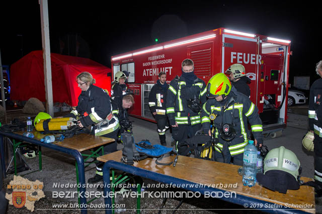 20190512 Grossbrand mit gefaehrlichen Detonationen bei einem Autohaus im Gewerbegebiet Tribuswinkel-Oeynhausen Foto: © Stefan Schneider 20190512 Grossbrand mit gefaehrlichen Detonationen bei einem Autohaus im Gewerbegebiet Tribuswinkel-Oeynhausen Foto: © Stefan Schneider