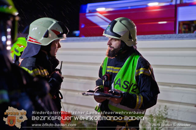 20190512 Grossbrand mit gefaehrlichen Detonationen bei einem Autohaus im Gewerbegebiet Tribuswinkel-Oeynhausen Foto: © Stefan Schneider 20190512 Grossbrand mit gefaehrlichen Detonationen bei einem Autohaus im Gewerbegebiet Tribuswinkel-Oeynhausen Foto: © Stefan Schneider