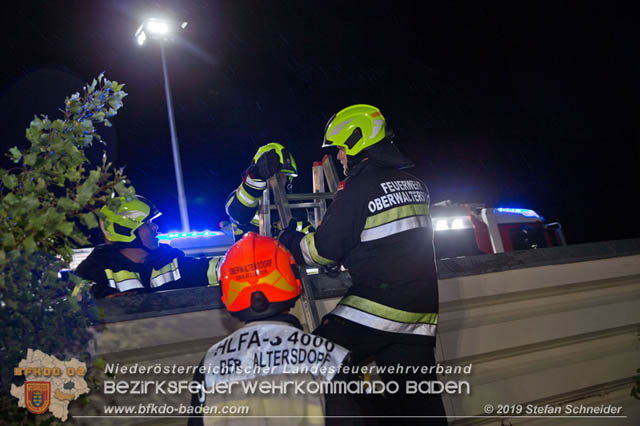 20190512 Grossbrand mit gefaehrlichen Detonationen bei einem Autohaus im Gewerbegebiet Tribuswinkel-Oeynhausen Foto: © Stefan Schneider 20190512 Grossbrand mit gefaehrlichen Detonationen bei einem Autohaus im Gewerbegebiet Tribuswinkel-Oeynhausen Foto: © Stefan Schneider