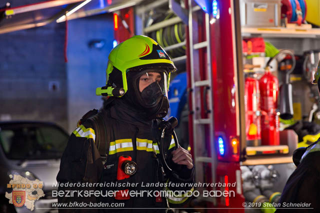 20190512 Grossbrand mit gefaehrlichen Detonationen bei einem Autohaus im Gewerbegebiet Tribuswinkel-Oeynhausen Foto: © Stefan Schneider 20190512 Grossbrand mit gefaehrlichen Detonationen bei einem Autohaus im Gewerbegebiet Tribuswinkel-Oeynhausen Foto: © Stefan Schneider