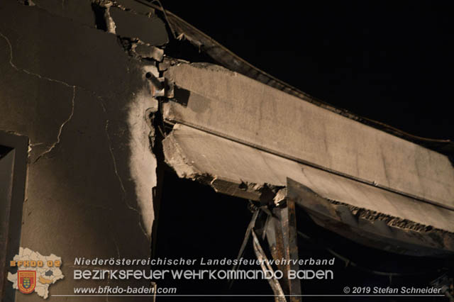 20190512 Grossbrand mit gefaehrlichen Detonationen bei einem Autohaus im Gewerbegebiet Tribuswinkel-Oeynhausen Foto: © Stefan Schneider 20190512 Grossbrand mit gefaehrlichen Detonationen bei einem Autohaus im Gewerbegebiet Tribuswinkel-Oeynhausen Foto: © Stefan Schneider