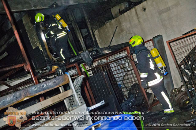 20190512 Grossbrand mit gefaehrlichen Detonationen bei einem Autohaus im Gewerbegebiet Tribuswinkel-Oeynhausen Foto: © Stefan Schneider 20190512 Grossbrand mit gefaehrlichen Detonationen bei einem Autohaus im Gewerbegebiet Tribuswinkel-Oeynhausen Foto: © Stefan Schneider