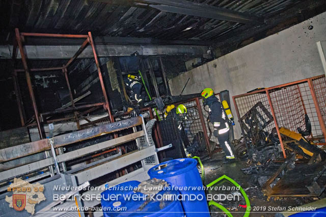 20190512 Grossbrand mit gefaehrlichen Detonationen bei einem Autohaus im Gewerbegebiet Tribuswinkel-Oeynhausen Foto: © Stefan Schneider 20190512 Grossbrand mit gefaehrlichen Detonationen bei einem Autohaus im Gewerbegebiet Tribuswinkel-Oeynhausen Foto: © Stefan Schneider