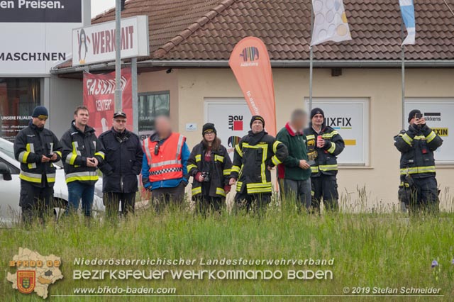 20190512 Grossbrand mit gefaehrlichen Detonationen bei einem Autohaus im Gewerbegebiet Tribuswinkel-Oeynhausen Foto: © Stefan Schneider 20190512 Grossbrand mit gefaehrlichen Detonationen bei einem Autohaus im Gewerbegebiet Tribuswinkel-Oeynhausen Foto: © Stefan Schneider