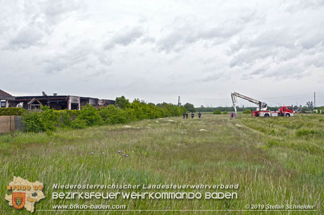 20190512 Grossbrand mit gefaehrlichen Detonationen bei einem Autohaus im Gewerbegebiet Tribuswinkel-Oeynhausen Foto: © Stefan Schneider 20190512 Grossbrand mit gefaehrlichen Detonationen bei einem Autohaus im Gewerbegebiet Tribuswinkel-Oeynhausen Foto: © Stefan Schneider