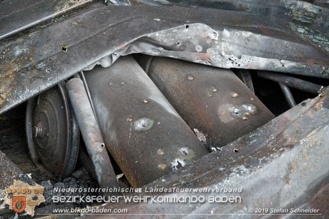 20190512 Grossbrand mit gefaehrlichen Detonationen bei einem Autohaus im Gewerbegebiet Tribuswinkel-Oeynhausen Foto: © Stefan Schneider 20190512 Grossbrand mit gefaehrlichen Detonationen bei einem Autohaus im Gewerbegebiet Tribuswinkel-Oeynhausen Foto: © Stefan Schneider