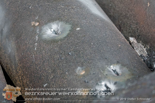 20190512 Grossbrand mit gefaehrlichen Detonationen bei einem Autohaus im Gewerbegebiet Tribuswinkel-Oeynhausen Foto: © Stefan Schneider 20190512 Grossbrand mit gefaehrlichen Detonationen bei einem Autohaus im Gewerbegebiet Tribuswinkel-Oeynhausen Foto: © Stefan Schneider
