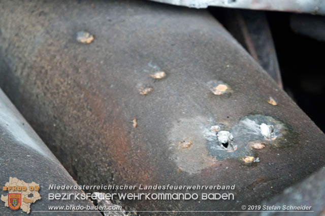 20190512 Grossbrand mit gefaehrlichen Detonationen bei einem Autohaus im Gewerbegebiet Tribuswinkel-Oeynhausen Foto: © Stefan Schneider 20190512 Grossbrand mit gefaehrlichen Detonationen bei einem Autohaus im Gewerbegebiet Tribuswinkel-Oeynhausen Foto: © Stefan Schneider