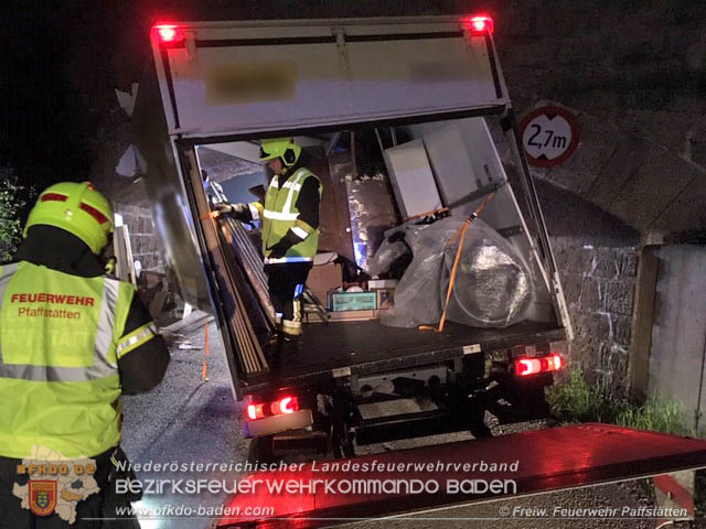 20190518 Fahrzeugbergung in Pfaffstaetten Einoedstrasse  Foto: © Freiwillige Feuerwehr Pfaffstaetten