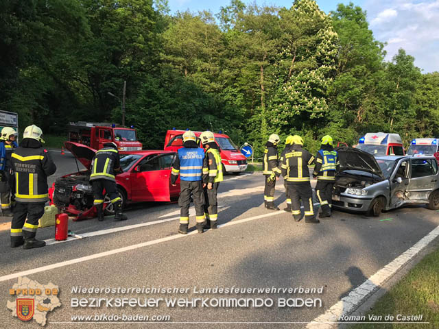 20190526 Verkehrsunfall LB210 x Siegenfeld Foto: © Roman Van de Castell FF Baden-Stadt 20190526 Verkehrsunfall LB210 x Siegenfeld Foto: © Roman Van de Castell FF Baden-Stadt