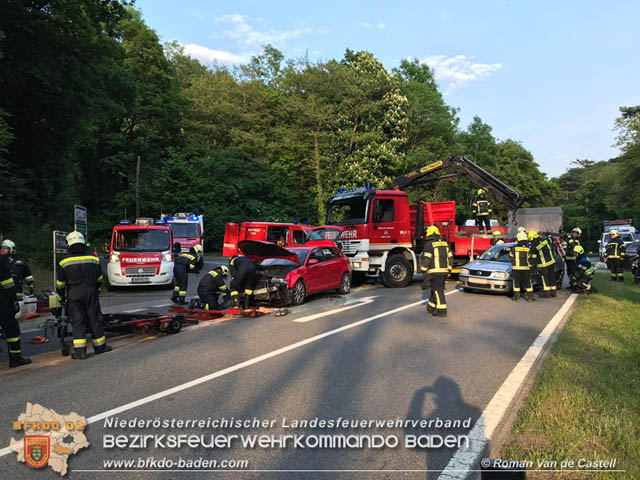 20190526 Verkehrsunfall LB210 x Siegenfeld Foto: © Roman Van de Castell FF Baden-Stadt 20190526 Verkehrsunfall LB210 x Siegenfeld Foto: © Roman Van de Castell FF Baden-Stadt