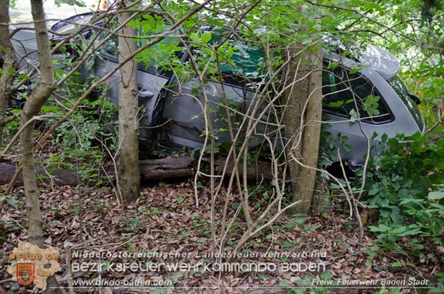 20190630 Verkehrsunfall mit mehreren Verletzten auf der LB210 im Helenental Fotos: © FF Baden-Stadt Martin Grassl u. Martin Lichtenauer 20190630 Verkehrsunfall mit mehreren Verletzten auf der LB210 im Helenental Fotos: © FF Baden-Stadt Martin Grassl u. Martin Lichtenauer