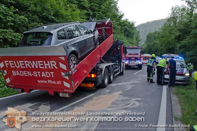 20190630 Verkehrsunfall mit mehreren Verletzten auf der LB210 im Helenental Fotos: © FF Baden-Stadt Martin Grassl u. Martin Lichtenauer 20190630 Verkehrsunfall mit mehreren Verletzten auf der LB210 im Helenental Fotos: © FF Baden-Stadt Martin Grassl u. Martin Lichtenauer