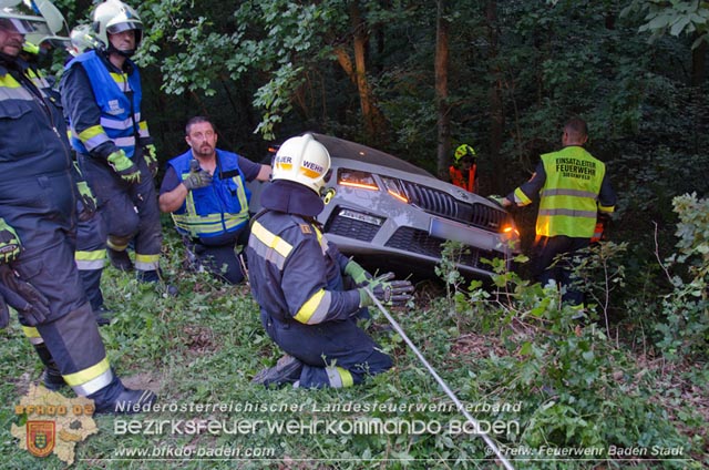 20190630 Verkehrsunfall mit mehreren Verletzten auf der LB210 im Helenental Fotos: © FF Baden-Stadt Martin Grassl u. Martin Lichtenauer 20190630 Verkehrsunfall mit mehreren Verletzten auf der LB210 im Helenental Fotos: © FF Baden-Stadt Martin Grassl u. Martin Lichtenauer