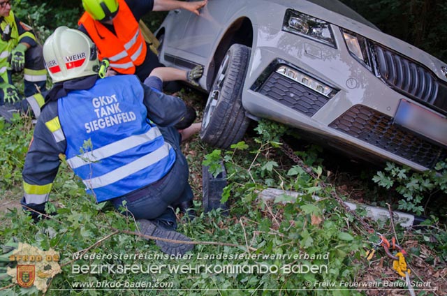 20190630 Verkehrsunfall mit mehreren Verletzten auf der LB210 im Helenental Fotos: © FF Baden-Stadt Martin Grassl u. Martin Lichtenauer 20190630 Verkehrsunfall mit mehreren Verletzten auf der LB210 im Helenental Fotos: © FF Baden-Stadt Martin Grassl u. Martin Lichtenauer