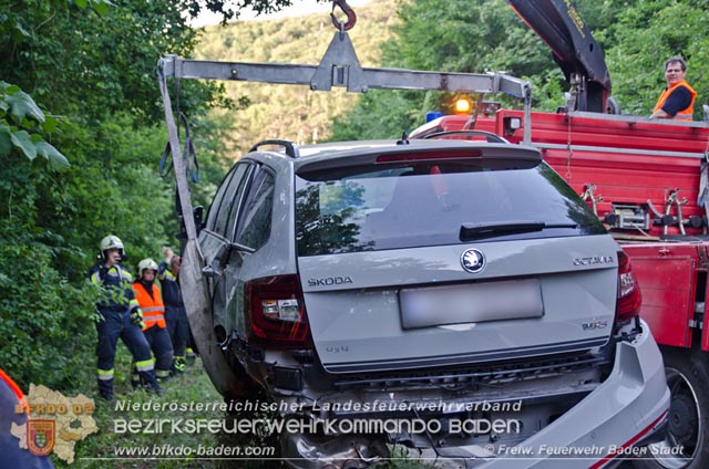 20190630 Verkehrsunfall mit mehreren Verletzten auf der LB210 im Helenental Fotos: © FF Baden-Stadt Martin Grassl u. Martin Lichtenauer 20190630 Verkehrsunfall mit mehreren Verletzten auf der LB210 im Helenental Fotos: © FF Baden-Stadt Martin Grassl u. Martin Lichtenauer