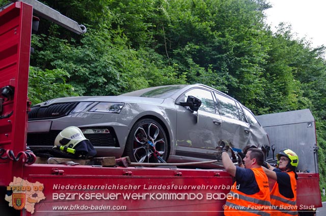 20190630 Verkehrsunfall mit mehreren Verletzten auf der LB210 im Helenental Fotos: © FF Baden-Stadt Martin Grassl u. Martin Lichtenauer 20190630 Verkehrsunfall mit mehreren Verletzten auf der LB210 im Helenental Fotos: © FF Baden-Stadt Martin Grassl u. Martin Lichtenauer