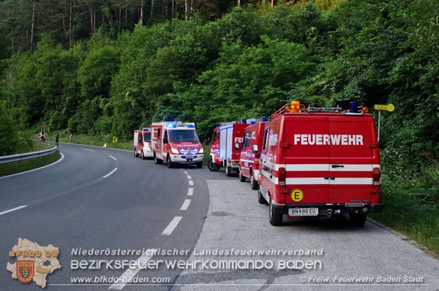20190630 Verkehrsunfall mit mehreren Verletzten auf der LB210 im Helenental Fotos: © FF Baden-Stadt Martin Grassl u. Martin Lichtenauer 20190630 Verkehrsunfall mit mehreren Verletzten auf der LB210 im Helenental Fotos: © FF Baden-Stadt Martin Grassl u. Martin Lichtenauer