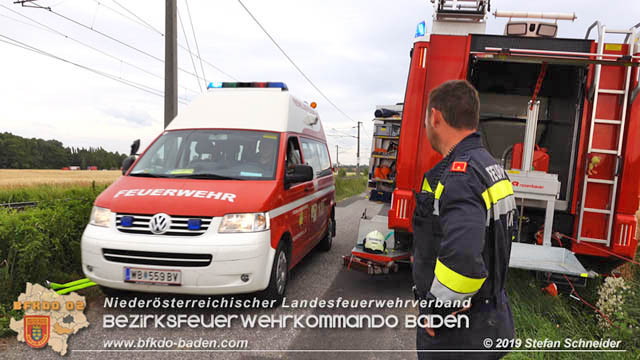 20190705 Feuerwehren aus dem Bezirk Baden unterstützen bei 35 Hektar Getreidefeld in Flammen  Foto: © Stefan Schneider BFK Baden