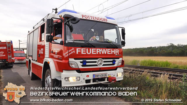 20190705 Feuerwehren aus dem Bezirk Baden unterstützen bei 35 Hektar Getreidefeld in Flammen  Foto: © Stefan Schneider BFK Baden
