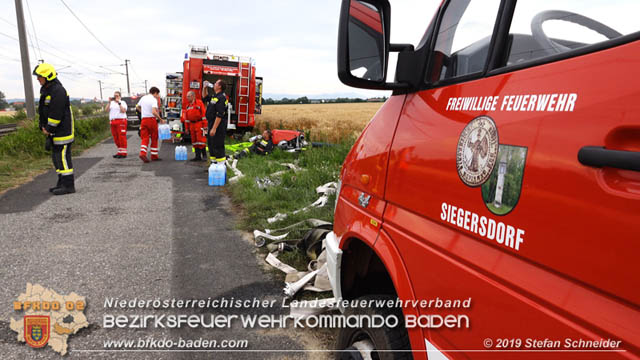 20190705 Feuerwehren aus dem Bezirk Baden unterstützen bei 35 Hektar Getreidefeld in Flammen  Foto: © Stefan Schneider BFK Baden