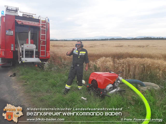 20190705 Feuerwehren aus dem Bezirk Baden unterstützen bei 35 Hektar Getreidefeld in Flammen  Foto: © Freiwillige Feuerwehr Landegg