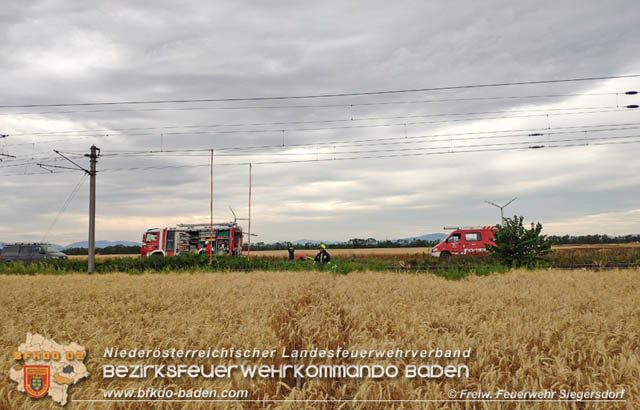 20190705 Feuerwehren aus dem Bezirk Baden unterstützen bei 35 Hektar Getreidefeld in Flammen  Foto: © Freiwillige Feuerwehr Siegrersdorf