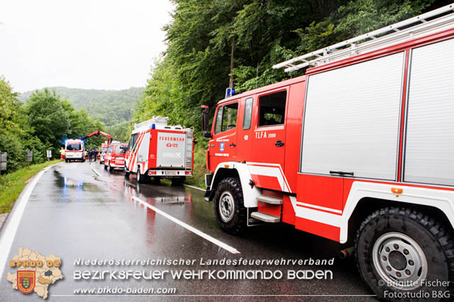 20190713 4 köpfige Familie verunfalt mit Pkw auf der LB 11 bei Neuhaus Foto: © Brigitte Fischer Fotostudio B&G 20190713 4 köpfige Familie verunfalt mit Pkw auf der LB 11 bei Neuhaus Foto: © Brigitte Fischer Fotostudio B&G