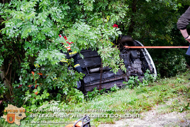 20190713 4 köpfige Familie verunfalt mit Pkw auf der LB 11 bei Neuhaus Foto: © Brigitte Fischer Fotostudio B&G 20190713 4 köpfige Familie verunfalt mit Pkw auf der LB 11 bei Neuhaus Foto: © Brigitte Fischer Fotostudio B&G