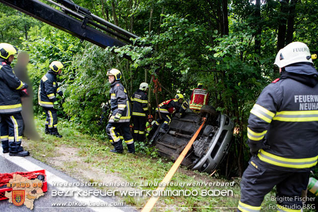 20190713 4 köpfige Familie verunfalt mit Pkw auf der LB 11 bei Neuhaus Foto: © Brigitte Fischer Fotostudio B&G 20190713 4 köpfige Familie verunfalt mit Pkw auf der LB 11 bei Neuhaus Foto: © Brigitte Fischer Fotostudio B&G