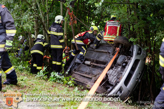 20190713 4 köpfige Familie verunfalt mit Pkw auf der LB 11 bei Neuhaus Foto: © Brigitte Fischer Fotostudio B&G 20190713 4 köpfige Familie verunfalt mit Pkw auf der LB 11 bei Neuhaus Foto: © Brigitte Fischer Fotostudio B&G