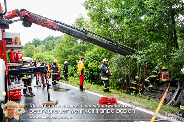 20190713 4 köpfige Familie verunfalt mit Pkw auf der LB 11 bei Neuhaus Foto: © Brigitte Fischer Fotostudio B&G 20190713 4 köpfige Familie verunfalt mit Pkw auf der LB 11 bei Neuhaus Foto: © Brigitte Fischer Fotostudio B&G