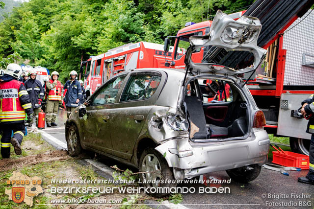 20190713 4 köpfige Familie verunfalt mit Pkw auf der LB 11 bei Neuhaus Foto: © Brigitte Fischer Fotostudio B&G 20190713 4 köpfige Familie verunfalt mit Pkw auf der LB 11 bei Neuhaus Foto: © Brigitte Fischer Fotostudio B&G