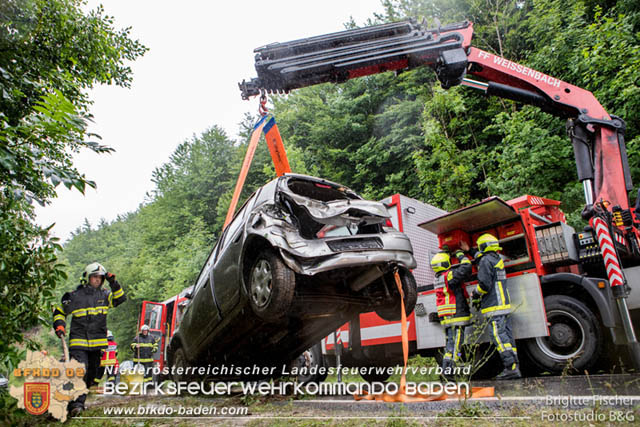 20190713 4 köpfige Familie verunfalt mit Pkw auf der LB 11 bei Neuhaus Foto: © Brigitte Fischer Fotostudio B&G 20190713 4 köpfige Familie verunfalt mit Pkw auf der LB 11 bei Neuhaus Foto: © Brigitte Fischer Fotostudio B&G