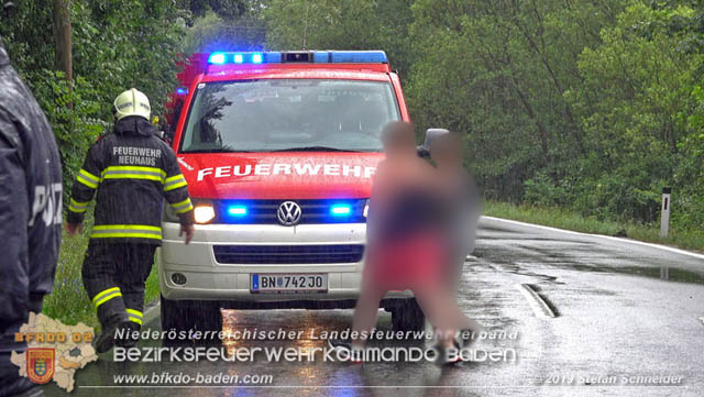 20190713 4 köpfige Familie verunfalt mit Pkw auf der LB 11 bei Neuhaus Foto: © Stefan Schneider BFK Baden 20190713 4 köpfige Familie verunfalt mit Pkw auf der LB 11 bei Neuhaus Foto: © Stefan Schneider BFK Baden