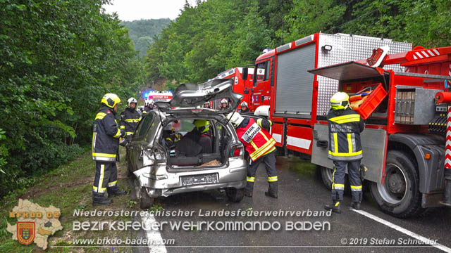 20190713 4 köpfige Familie verunfalt mit Pkw auf der LB 11 bei Neuhaus Foto: © Stefan Schneider BFK Baden 20190713 4 köpfige Familie verunfalt mit Pkw auf der LB 11 bei Neuhaus Foto: © Stefan Schneider BFK Baden
