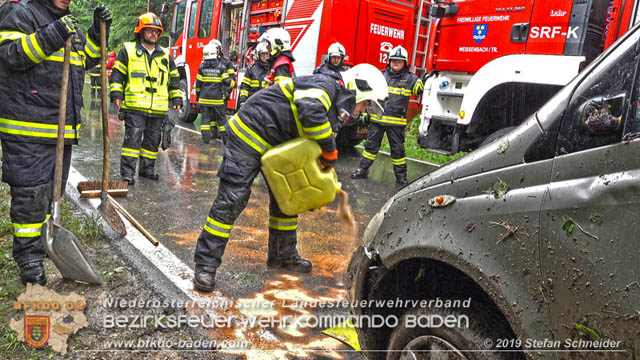 20190713 4 köpfige Familie verunfalt mit Pkw auf der LB 11 bei Neuhaus Foto: © Stefan Schneider BFK Baden 20190713 4 köpfige Familie verunfalt mit Pkw auf der LB 11 bei Neuhaus Foto: © Stefan Schneider BFK Baden