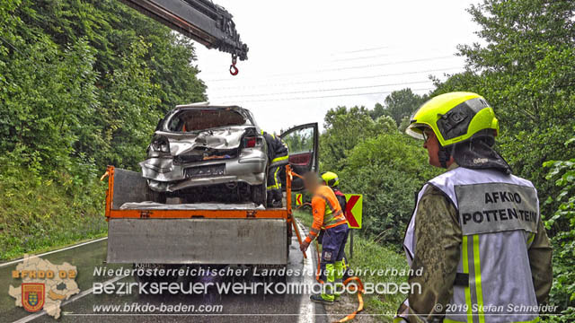 20190713 4 köpfige Familie verunfalt mit Pkw auf der LB 11 bei Neuhaus Foto: © Stefan Schneider BFK Baden 20190713 4 köpfige Familie verunfalt mit Pkw auf der LB 11 bei Neuhaus Foto: © Stefan Schneider BFK Baden