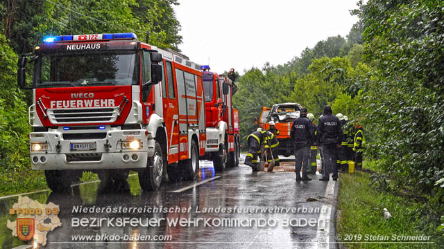 20190713 4 köpfige Familie verunfalt mit Pkw auf der LB 11 bei Neuhaus Foto: © Stefan Schneider BFK Baden 20190713 4 köpfige Familie verunfalt mit Pkw auf der LB 11 bei Neuhaus Foto: © Stefan Schneider BFK Baden