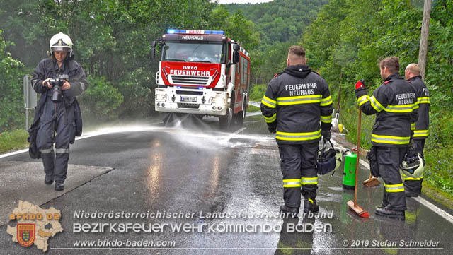 20190713 4 köpfige Familie verunfalt mit Pkw auf der LB 11 bei Neuhaus Foto: © Stefan Schneider BFK Baden 20190713 4 köpfige Familie verunfalt mit Pkw auf der LB 11 bei Neuhaus Foto: © Stefan Schneider BFK Baden